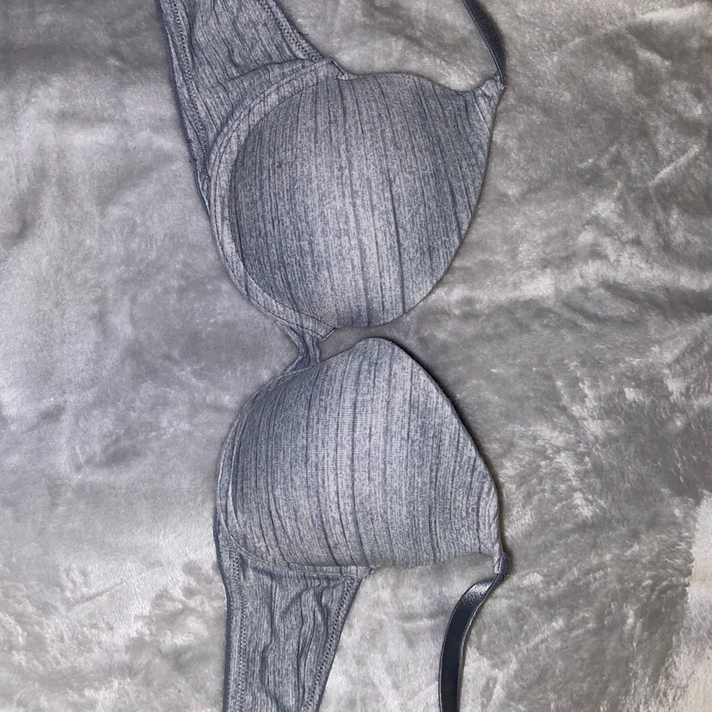 VS Pink Bra size 32B